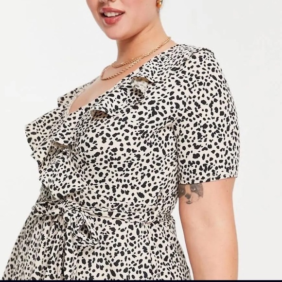 New ASOS your ruffle animal print top. Plus size top by yours. V neck top - Picture 6 of 8